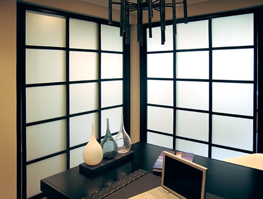 Угловая перегородка в японском стиле с матовым стеклом Красногорск