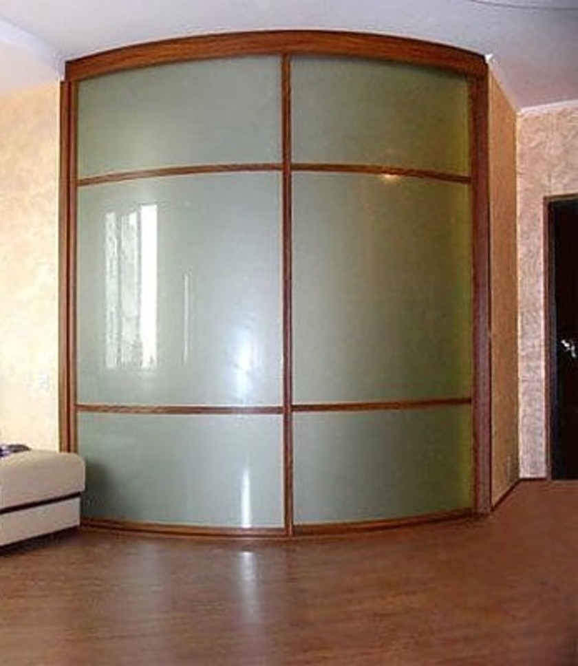 Встроенный шкаф купе радиусный в классическом стиле Красногорск